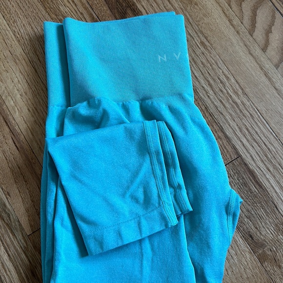 NVGTN - Mint Contour Seamless Leggings (M) - Picture 4 of 4